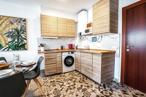 Fridge, microwave, coffee/tea maker, electric kettle - Castillo de Marbella| Apartment close to Orange Square and Beach (Marbella)