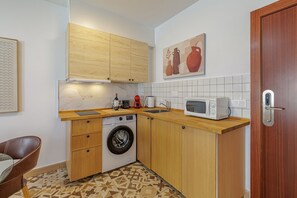 Fridge, microwave, coffee/tea maker, electric kettle