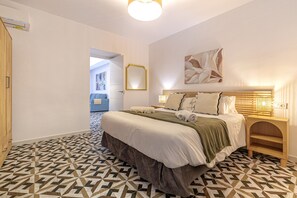 Iron/ironing board, free WiFi, bed sheets