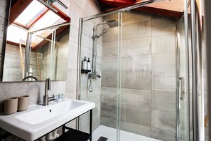 Shower, towels, soap, shampoo