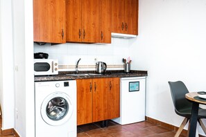 Fridge, microwave, dishwasher, coffee/tea maker