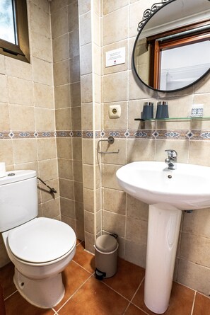 Badekar, hårføner, håndklær og såpe