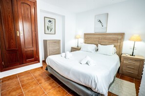 Iron/ironing board, free WiFi, bed sheets