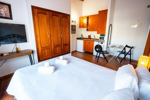 1 bedroom, iron/ironing board, free WiFi, bed sheets - Marbella Village | Studio Terrace city view (Marbella)