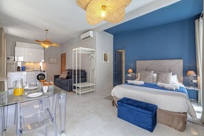 Iron/ironing board, free WiFi, bed sheets