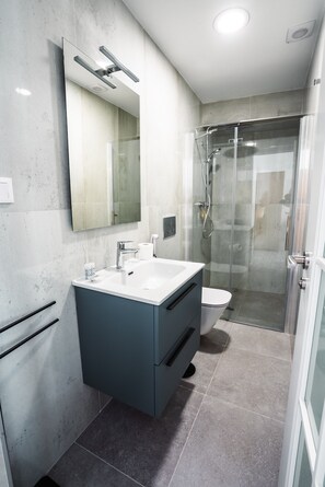 Badekar, hårføner, håndklær og såpe