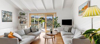 Green Gully House - Breezy Oasis