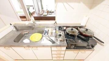 Deluxe Room | Private kitchen | Microwave, stovetop, toaster, rice cooker