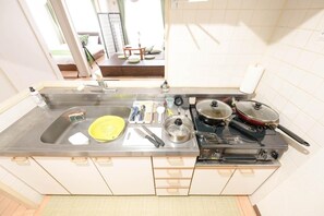 Deluxe Room | Private kitchen