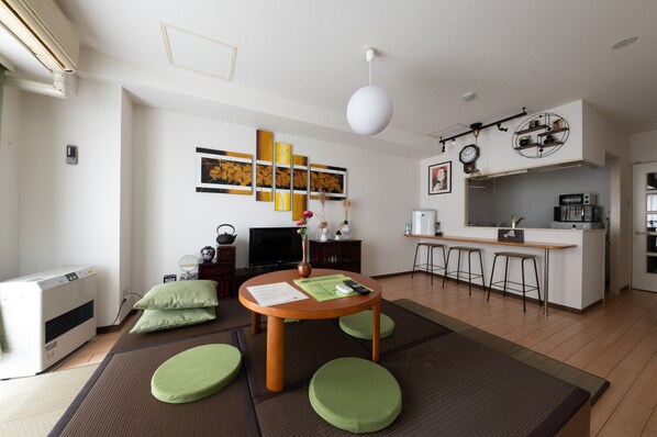 Deluxe Room | Living area