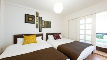 Deluxe Room | 2 bedrooms, blackout curtains, iron/ironing board, free WiFi