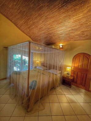 3 chambres, coffres-forts dans les chambres, fer et planche à repasser