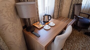 Deluxe Double Room | Minibar, in-room safe, desk, iron/ironing board