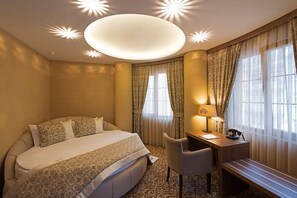 Deluxe Double Room | Minibar, in-room safe, desk, iron/ironing board - Çeşmeli Konak Otel (Silivri)