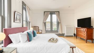 5 bedrooms, travel crib, free WiFi, bed sheets