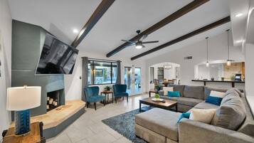 Una televisión, una oficina