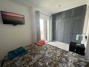 2 bedrooms, iron/ironing board, travel cot, free WiFi