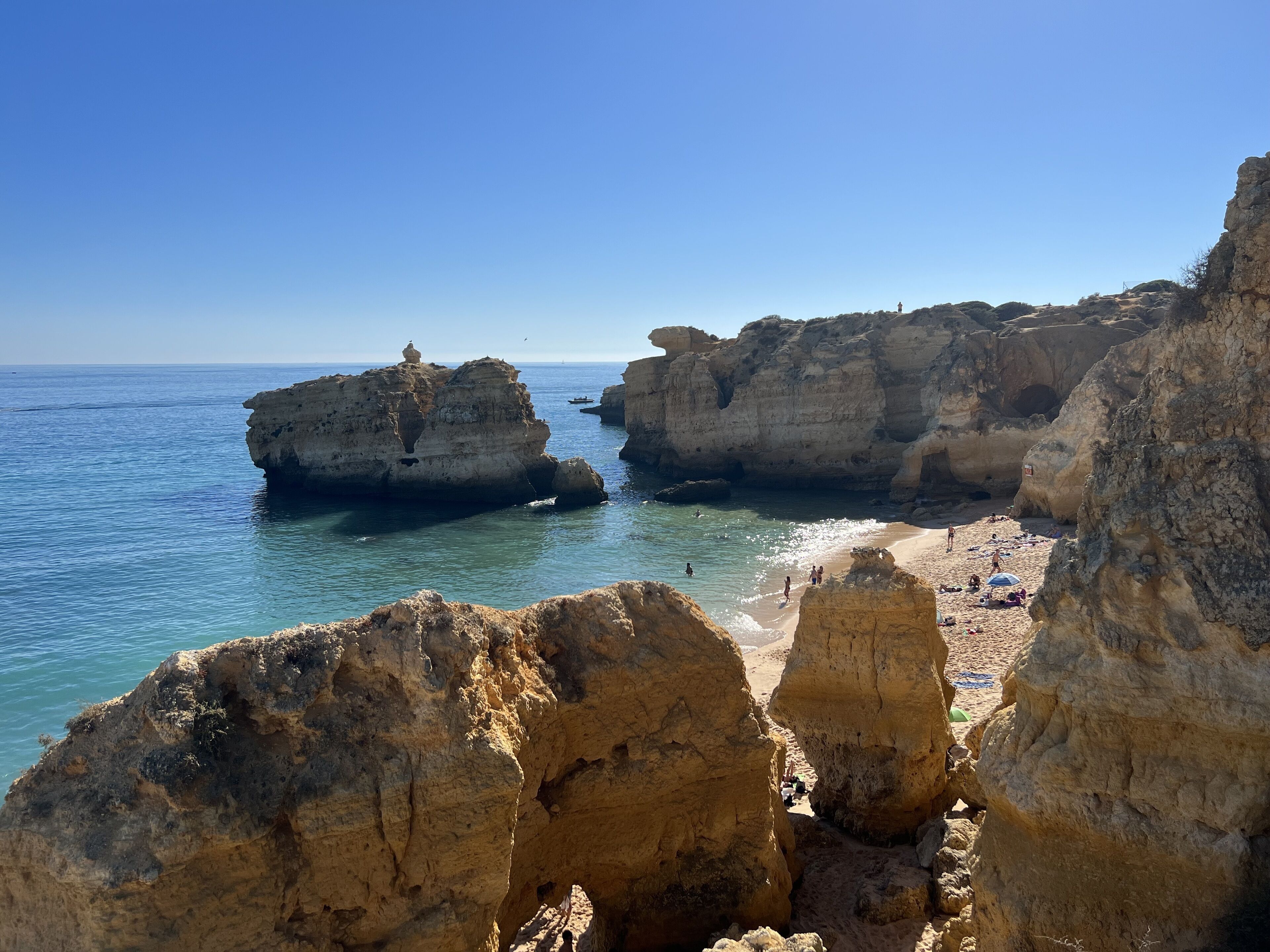 Tæt på stranden, liggestole, badehåndklæder