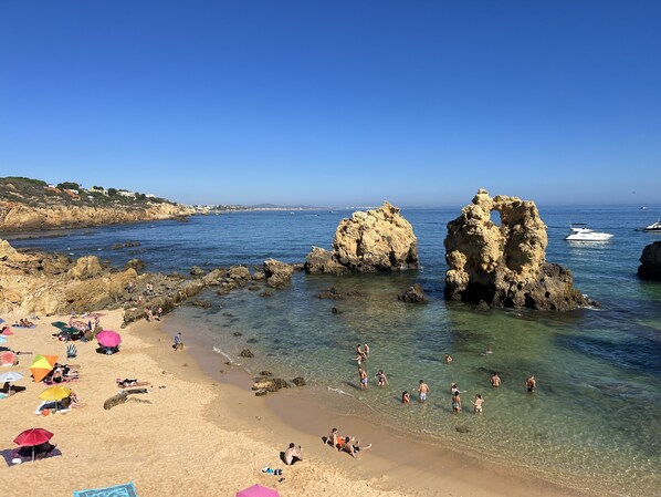 Beach nearby, sun-loungers, beach towels