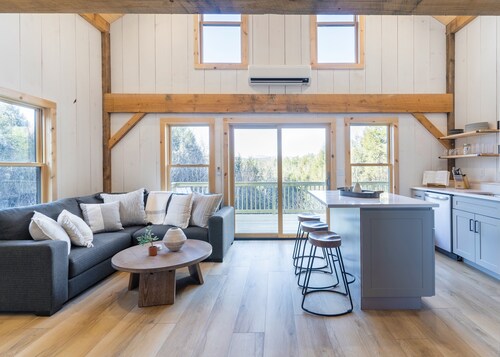 Newly built Vermont secluded cabin retreat with AC and brand new Hot Tub!!!