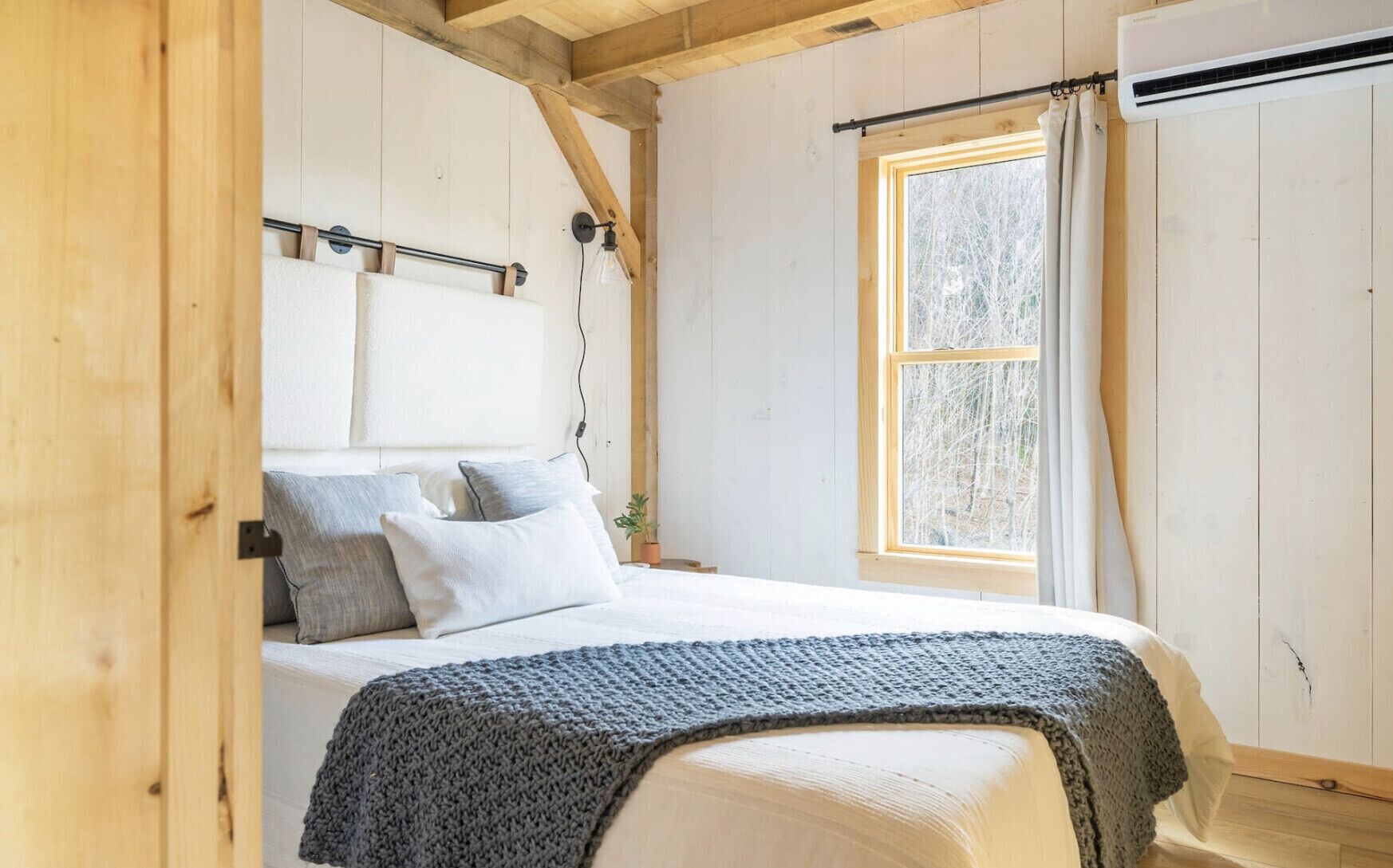 3 bedrooms, in-room safe, iron/ironing board, free WiFi