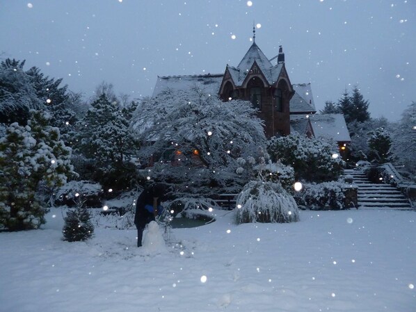 المنطقة المحيطة بالمنشأة