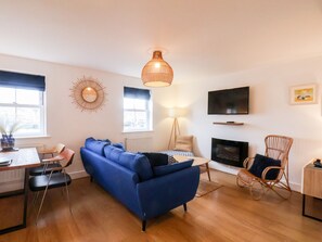 Cottage | Living area - Stoker's Rest (Whitby)