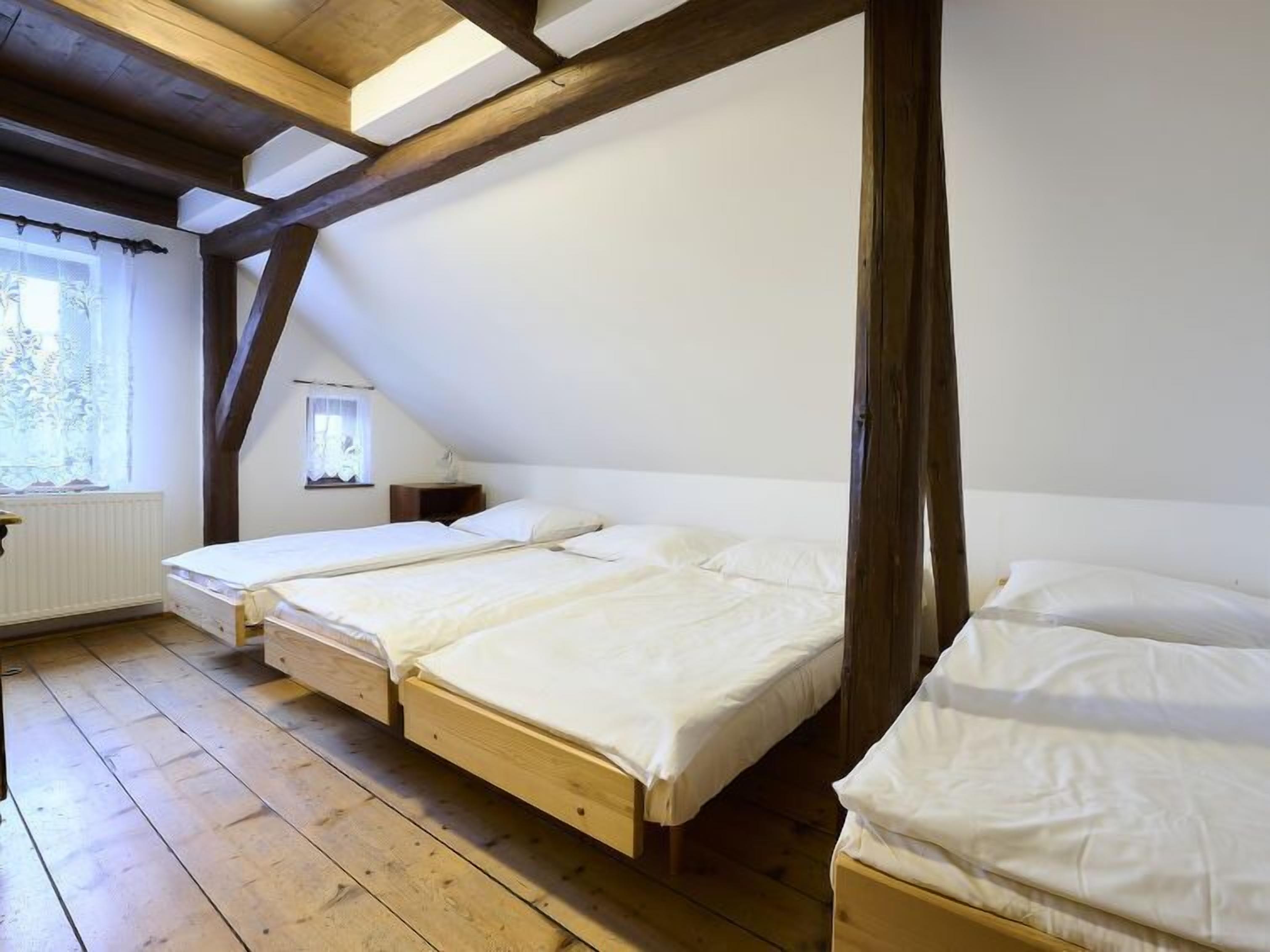 6 habitaciones, escritorio y wifi 