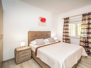 3 chambres, fer et planche à repasser, accès à Internet (gratuit)