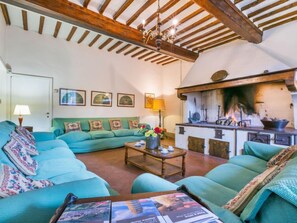 تلفزيون، مدفأة، تنس طاولة