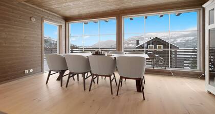Chalet right on the ski slope (Ski In / Out)