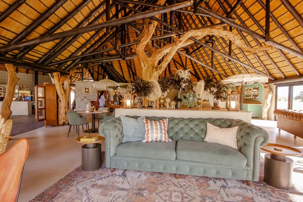 Lobby lounge - Okapuka Safari Lodge (Windhoek)