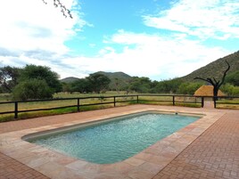 2 piscinas al aire libre, sillones reclinables de piscina