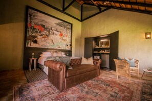 Classic Double Room | Egyptian cotton sheets, premium bedding, pillowtop beds, in-room safe - Okapuka Safari Lodge (Windhoek)