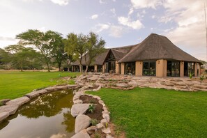 Exterior - Okapuka Safari Lodge (Windhoek)