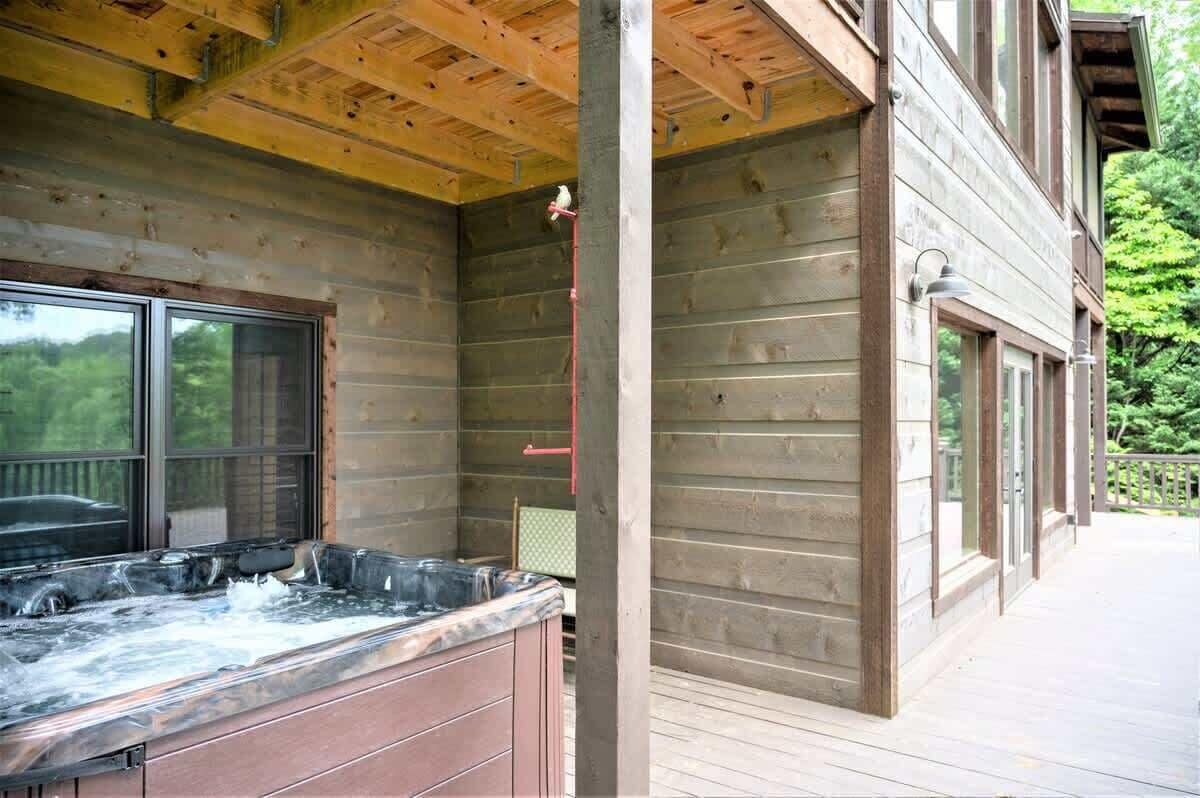 Outdoor spa tub