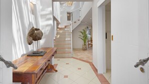 Rumah (6 Bedrooms) | Interior