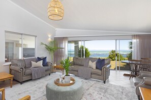 Interior - Villa Kyma by HostAgents  (Cape Town)