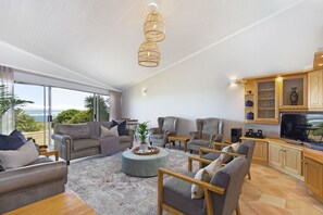 Interior - Villa Kyma by HostAgents  (Cape Town)