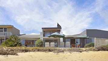 House (6 Bedrooms) | Interior