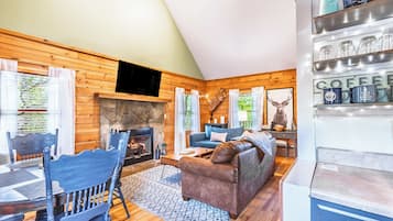 Smart TV, chimenea y videojuegos