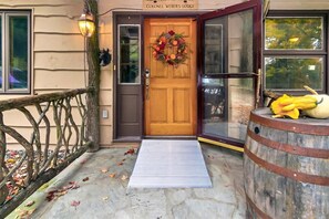 Unclassified image, 2 of 34, button