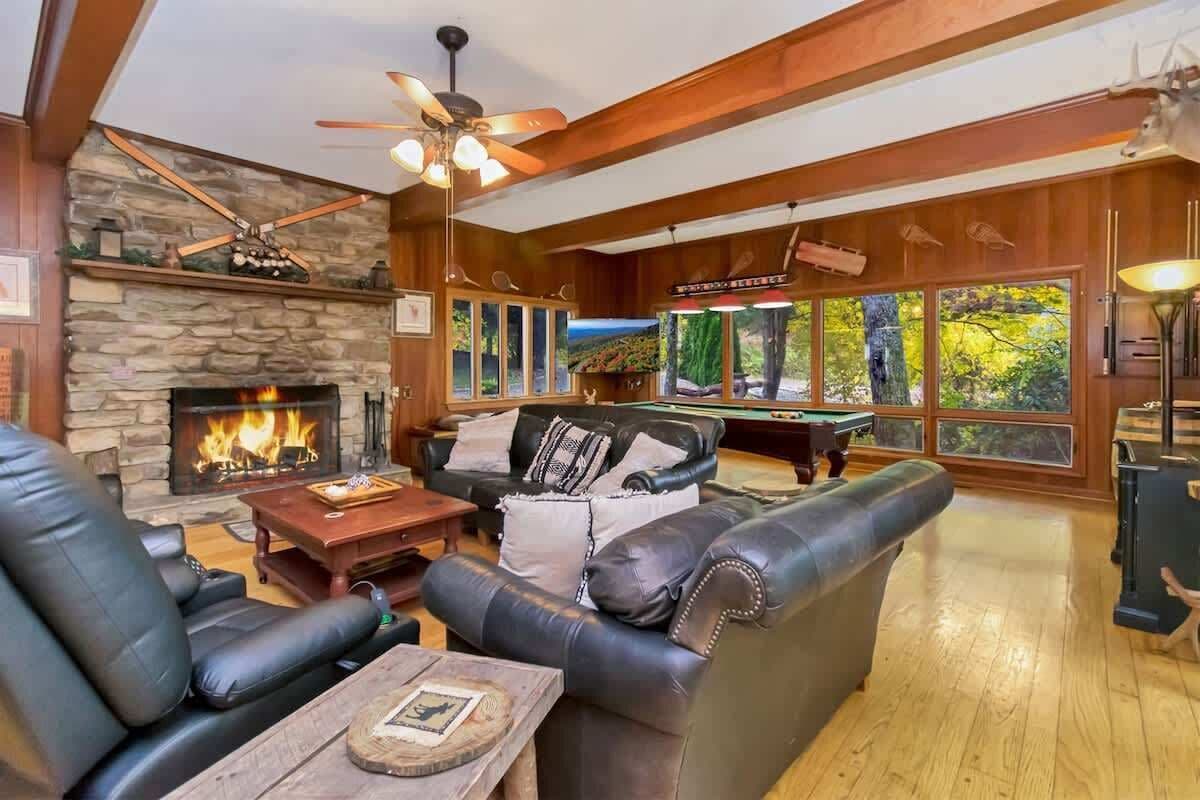 TV, fireplace, offices