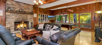 Colonel Webers Lodge, 5 Sleeping Areas, 3 baths, F