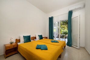 Rom – standard, 2 enkeltsenger | 1 soverom, strykejern/-brett, reiseseng for barn og wi-fi (inkludert)