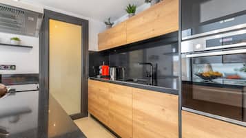 KĂŒhlschrank, Mikrowelle, Ofen, Herdplatte