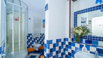 Doccia, asciugacapelli, asciugamani