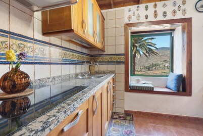 Vacation Home "Rosa del Negro" with Sea View, Terrace & Wi-Fi