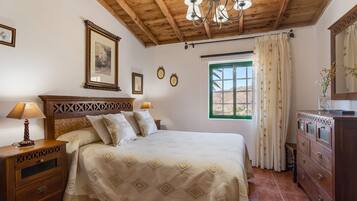 3 dormitorios, tabla de planchar con plancha, wifi gratis y ropa de cama