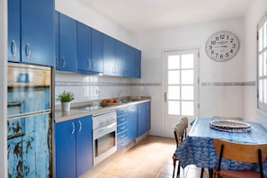 Kühlschrank, Ofen, Herdplatte, Geschirrspüler